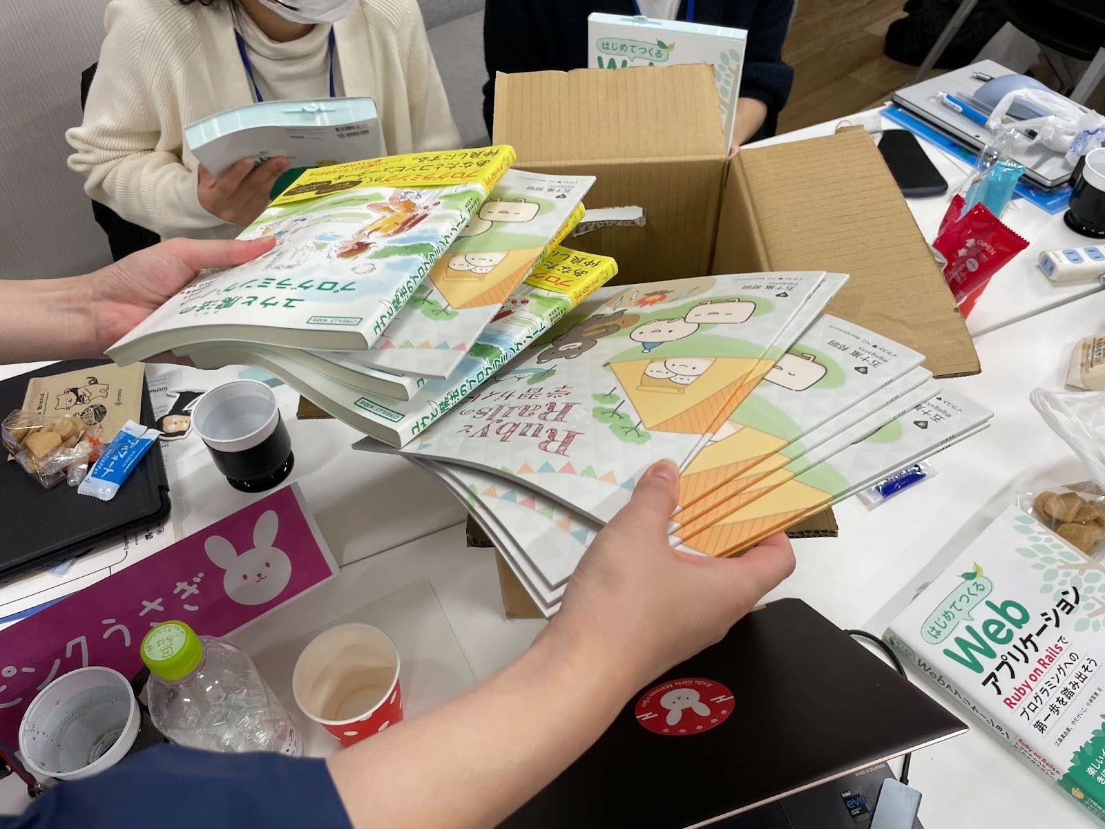 アイスブレイクの賞品を受け取った様子1