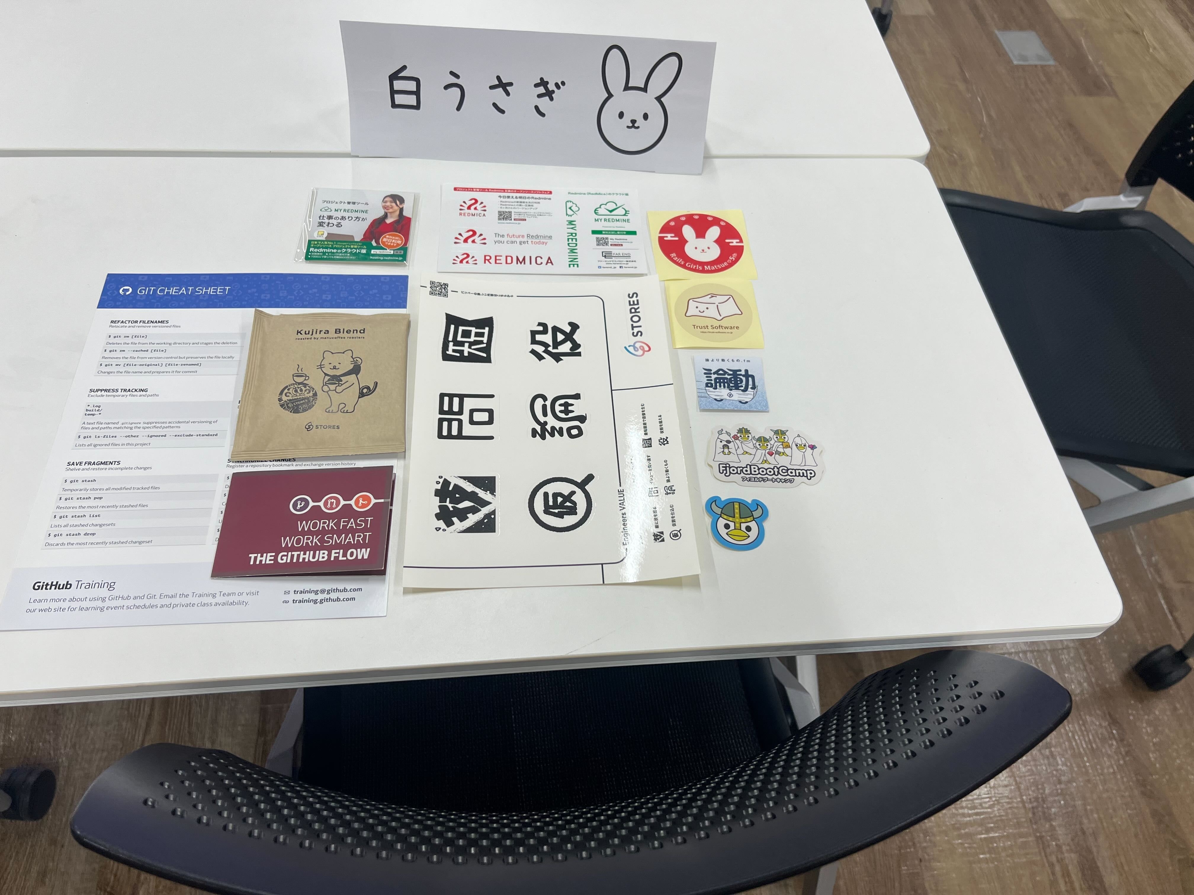 各席にセッティングされたノベルティ