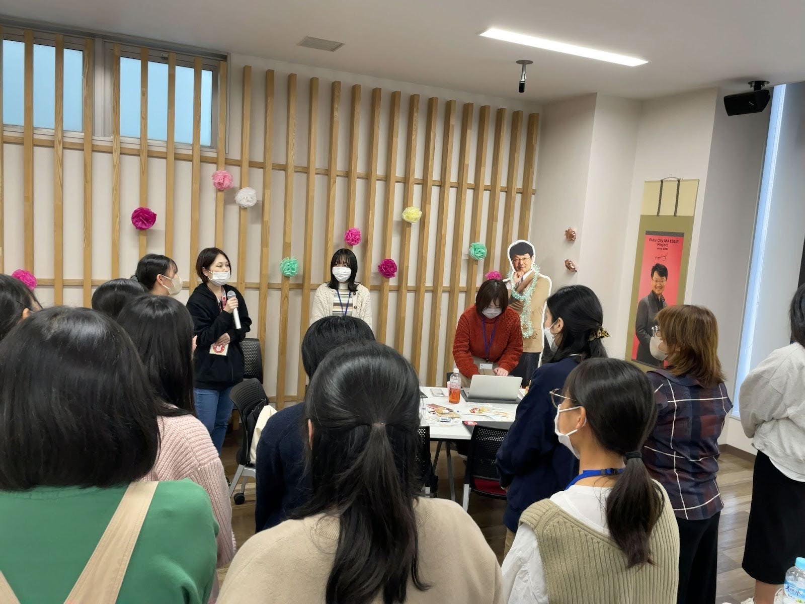 作ったものを共有する様子